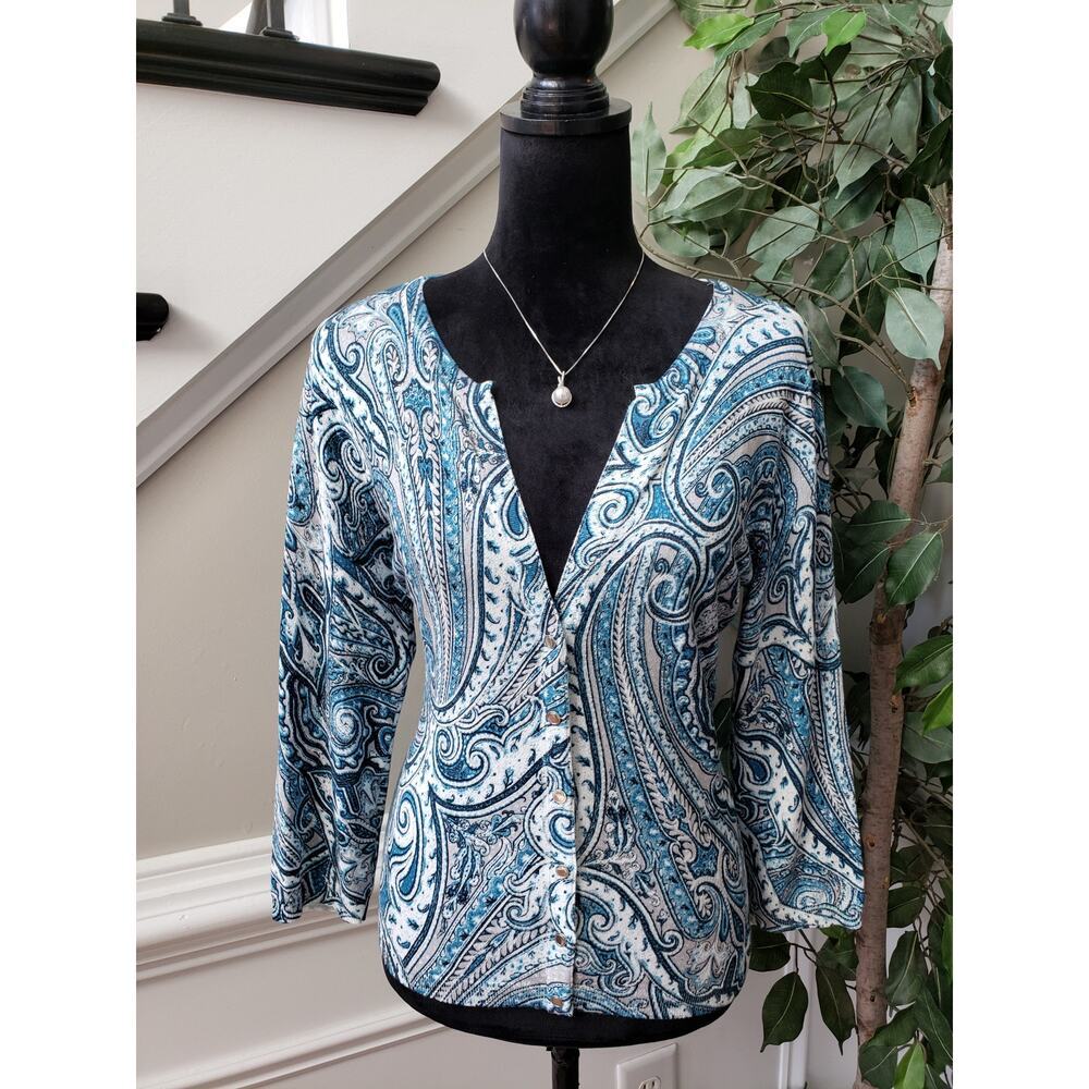White House Black Market Top Blouse Womens M Blue Paisley V Neck Snap Front